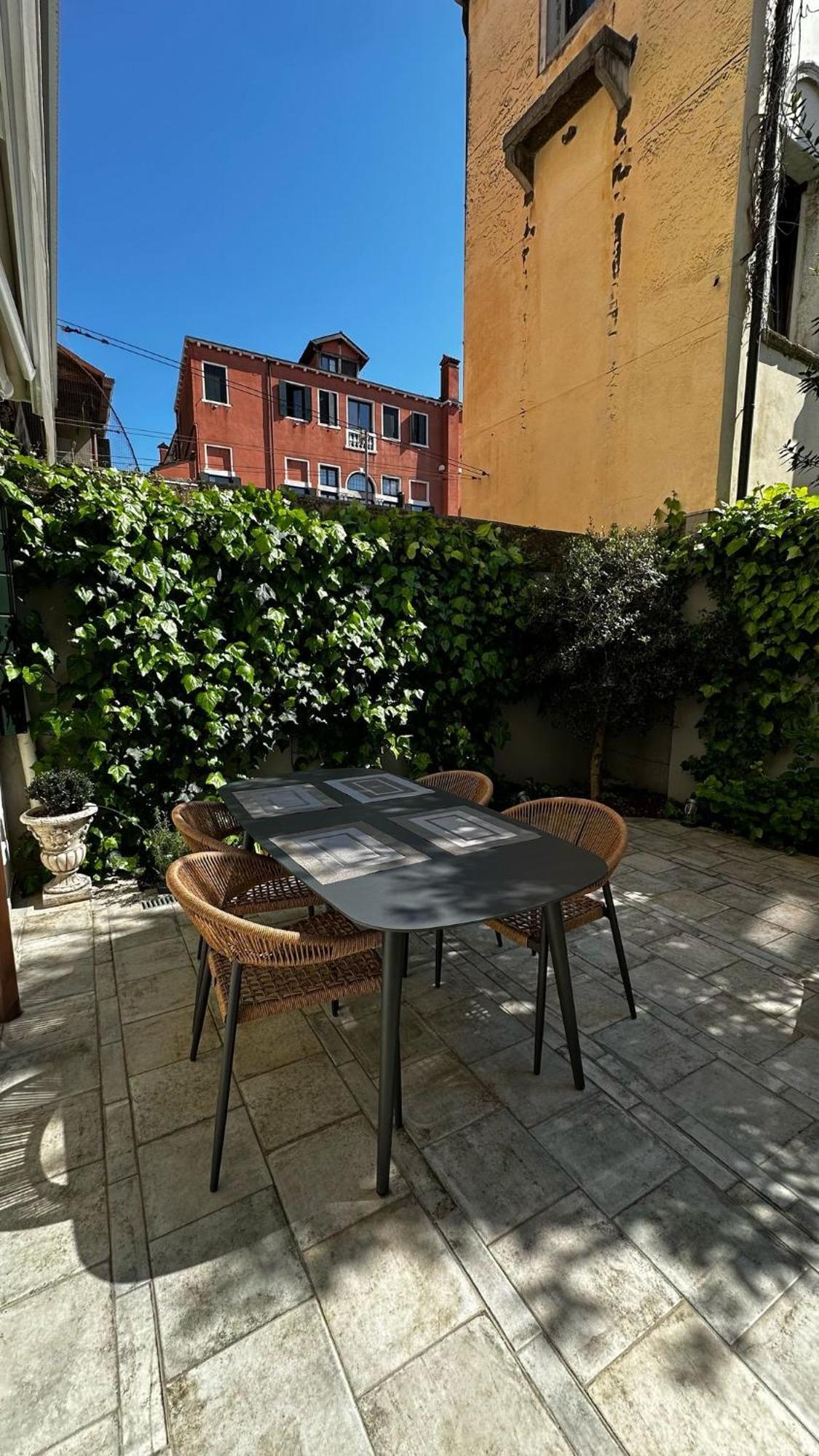 Wow Garden In The Heart Of Veneţia Exterior foto
